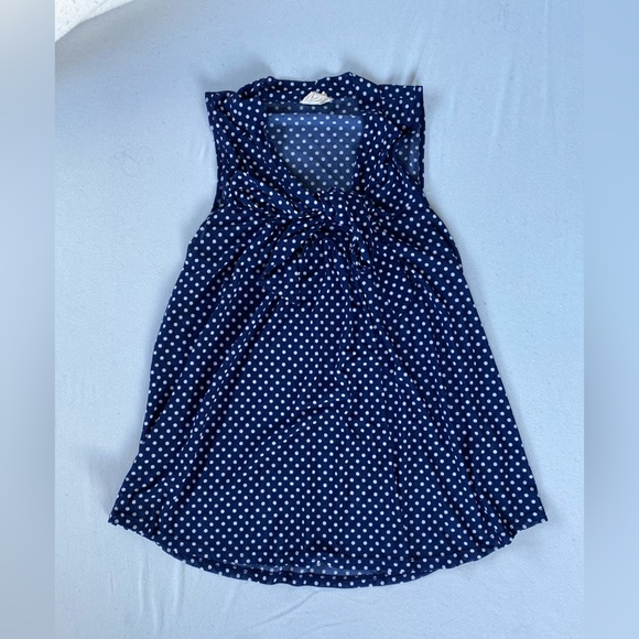 Tops - Sleeveless flowy blouse